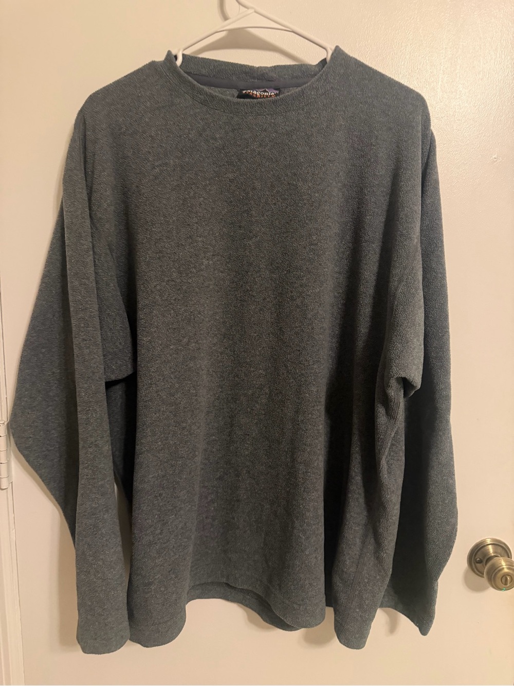 Men's Patagonia Synchilla Fleece Crewneck Pullover in Charcoal Gray- size L